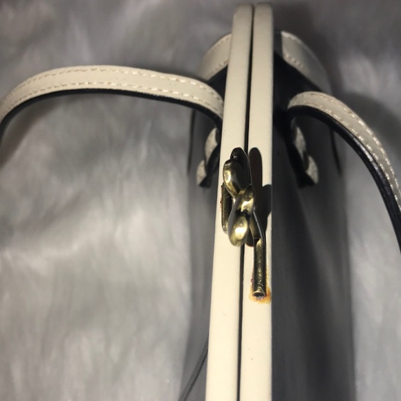 Black vintage inspired handbag - Picture 7 of 8